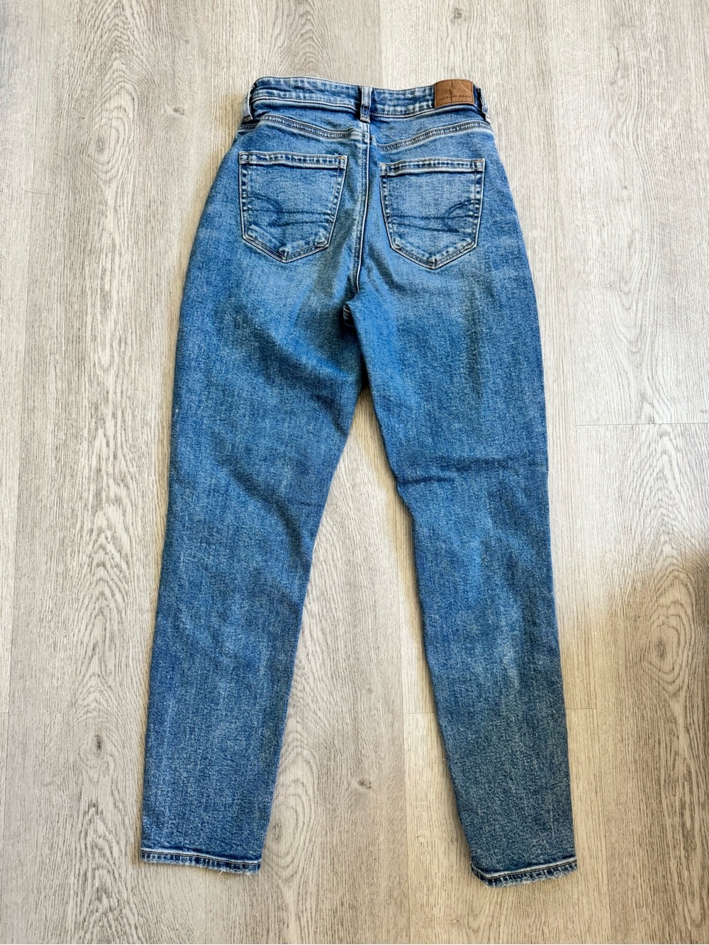 American Eagle Outfitters Distressed Medium Blue High-Rise Mom Jeans - Picture 7 of 8